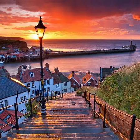 Finest Retreats - Old Salt Loft Γουίτμπι