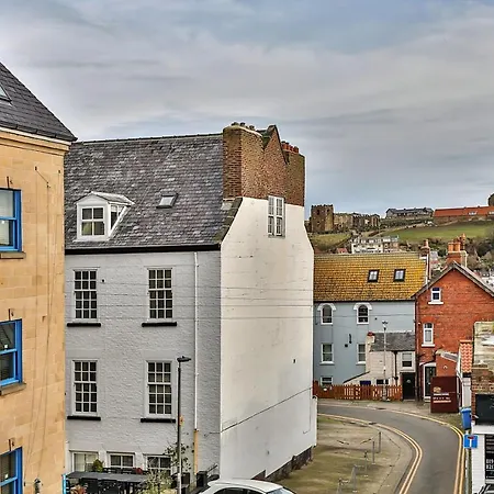 Finest Retreats - Old Salt Loft * Whitby